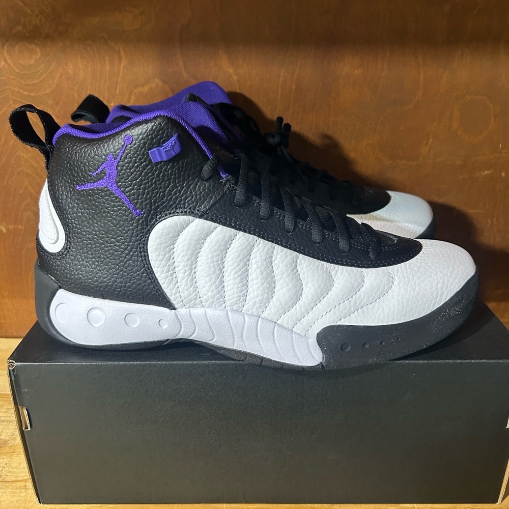 Jordan Men's Black, White, and Purple Sneakers